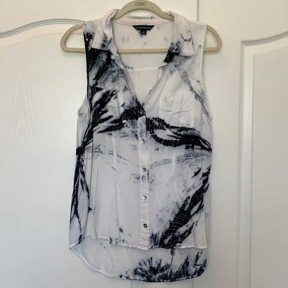 Rock and republic tank top size m the die blue & white